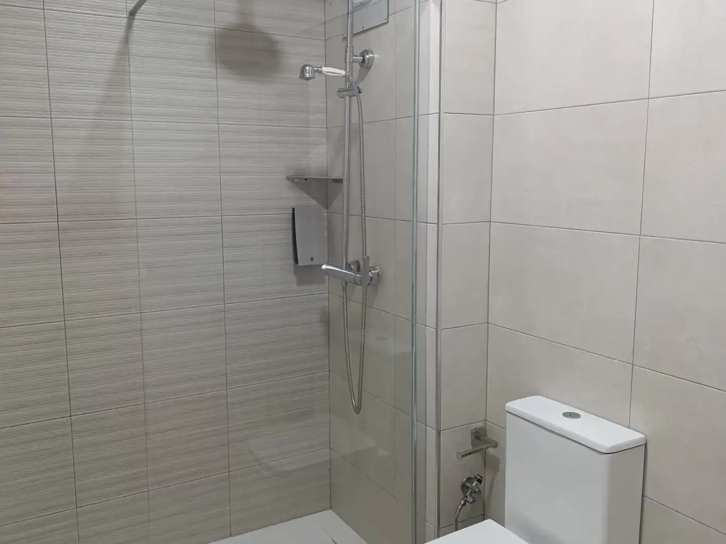 Bathroom of Apartments for rent in Sevilla  with Air Conditioner, Terrace and Washing machine