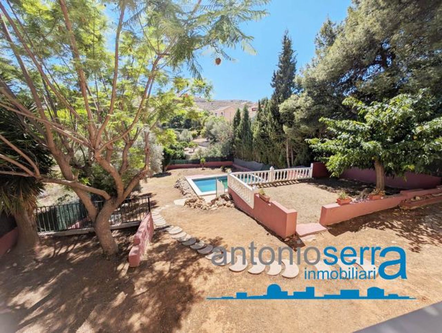 Vista exterior de Casa o xalet de lloguer en Chiva amb Calefacció, Jardí privat i Terrassa