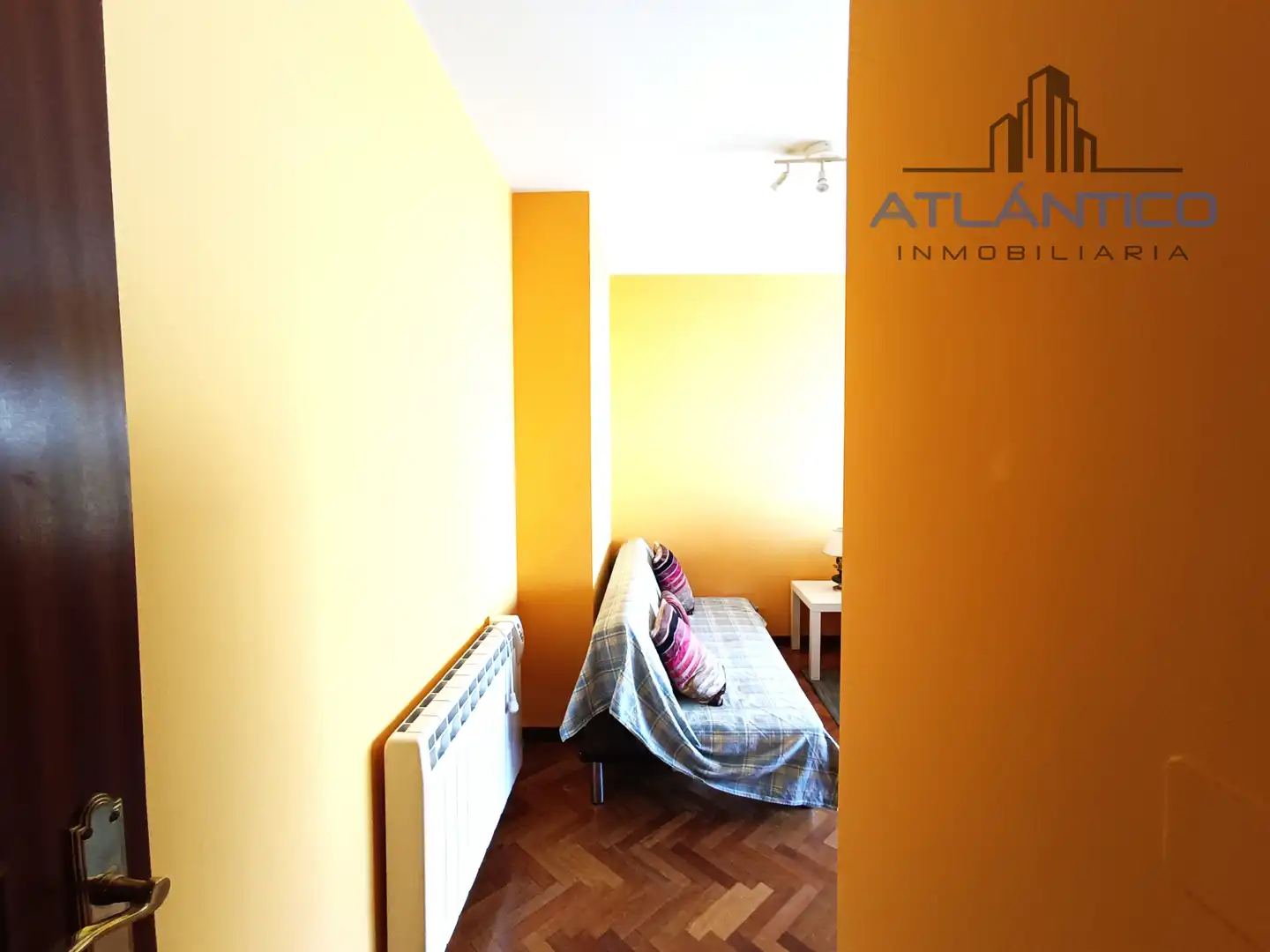 Habitación de Apartamento en venta en A Coruña Capital  con Parquet, Trastero y Amueblado