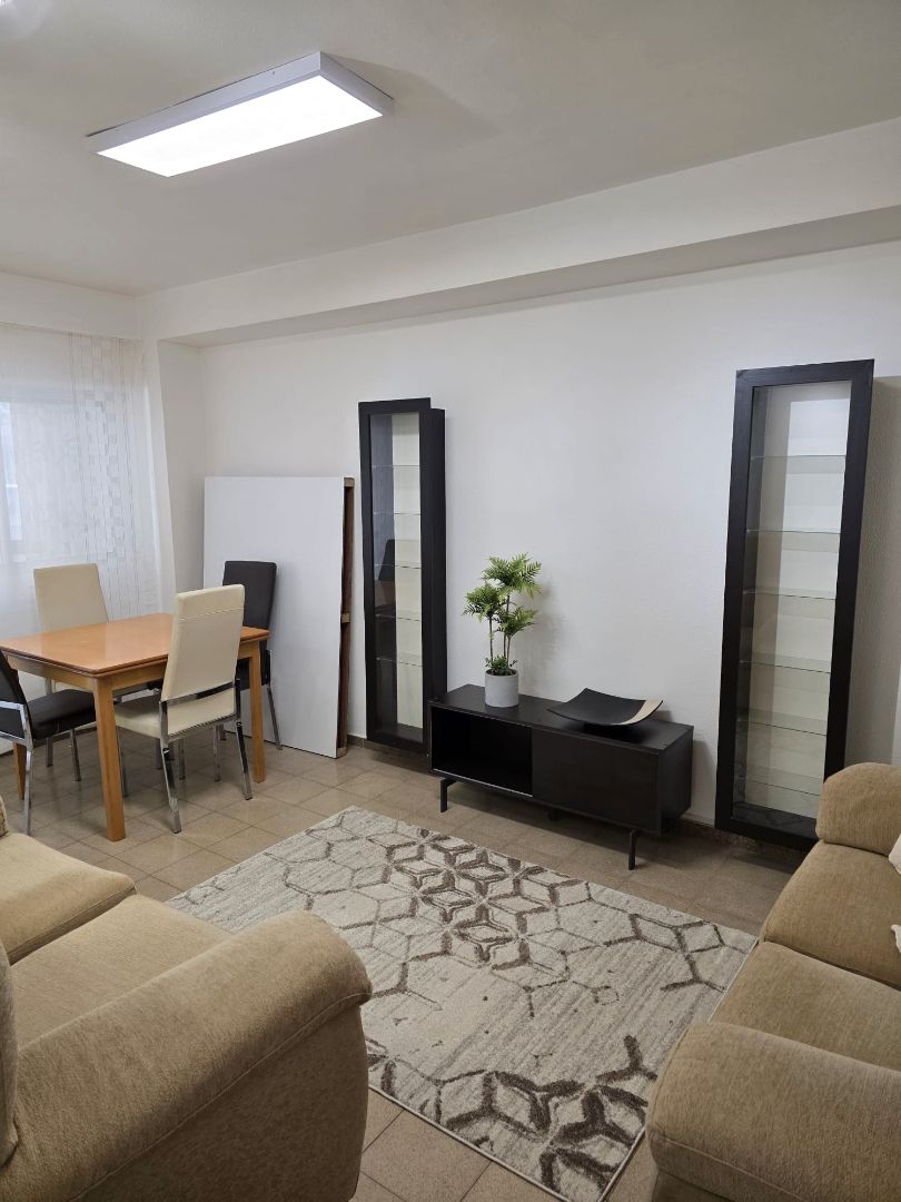 Living room of Flat for rent in  Zaragoza Capital  with Heating, Furnished and Oven