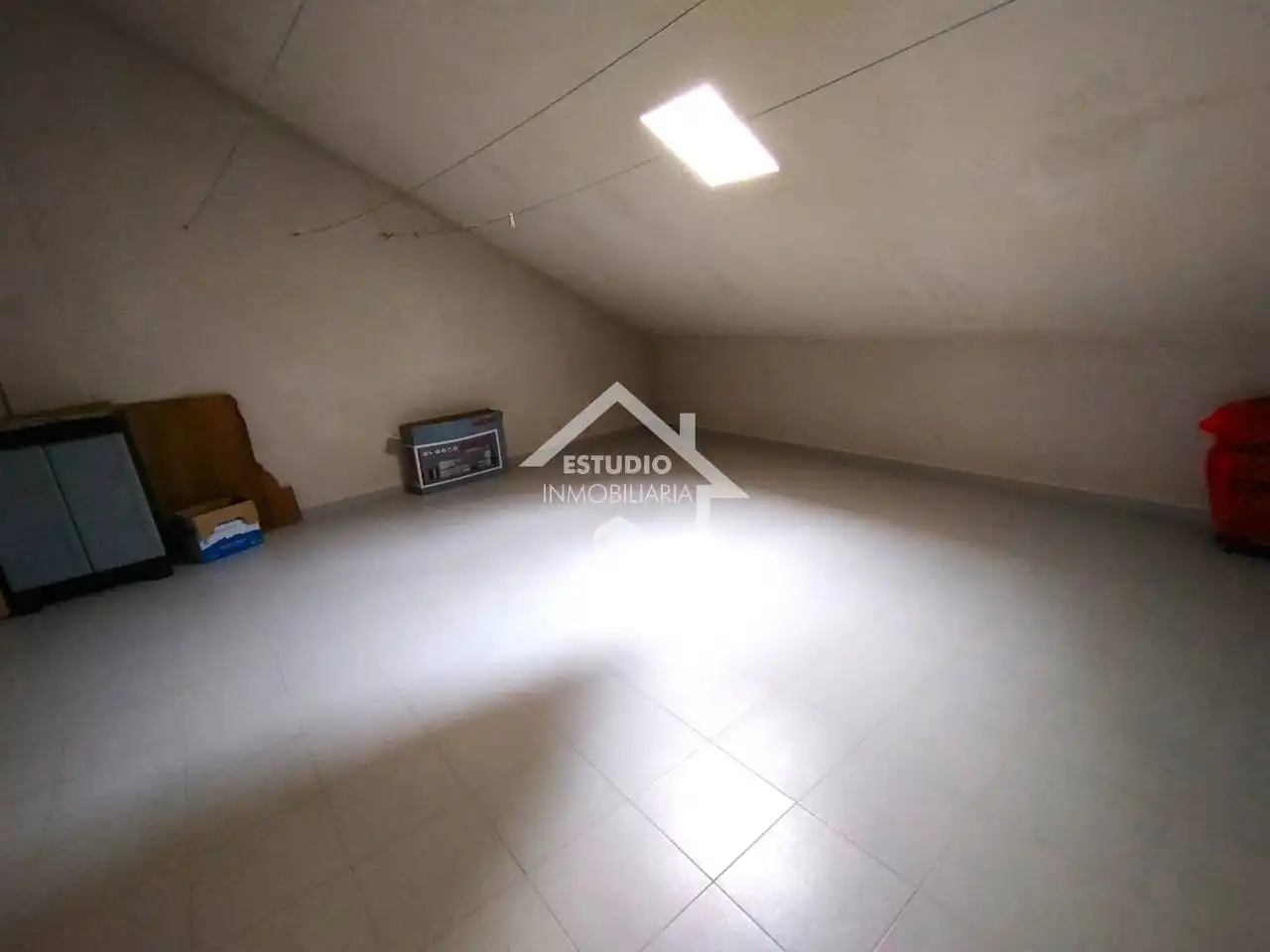 Wohnung zum Verkauf in Oyón-Oion mit Heizung, Abstellraum und Balkon