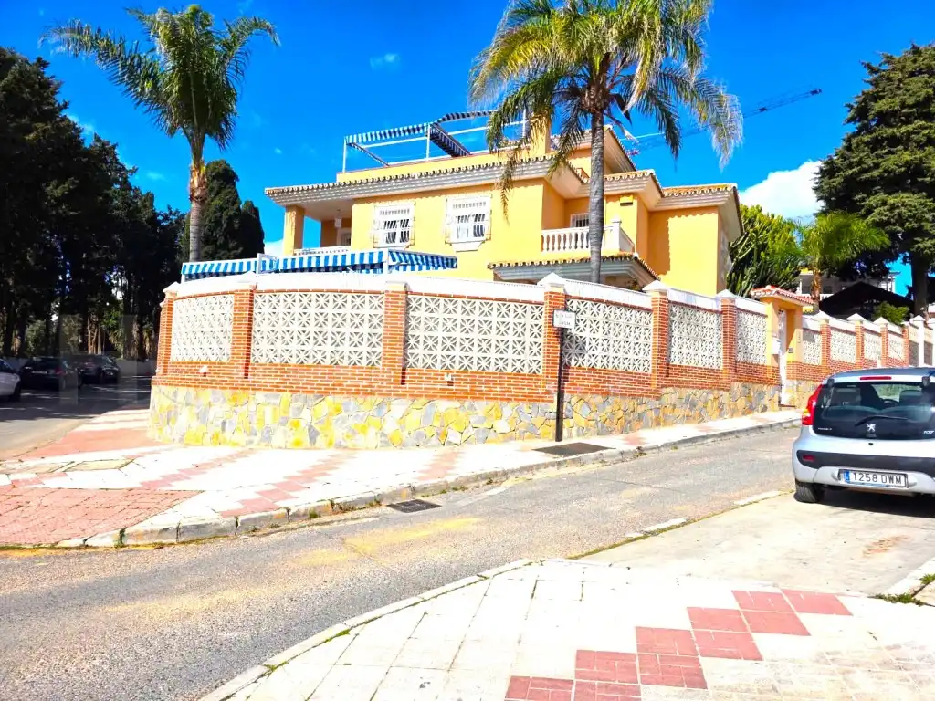 Außenansicht von Wohnungen zum Verkauf in Torremolinos mit Privatgarten, Terrasse und Schwimmbad