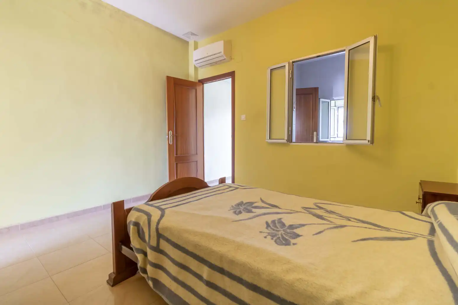 Habitación de Casa adosada en venta en Sevilla con Aire acondicionado