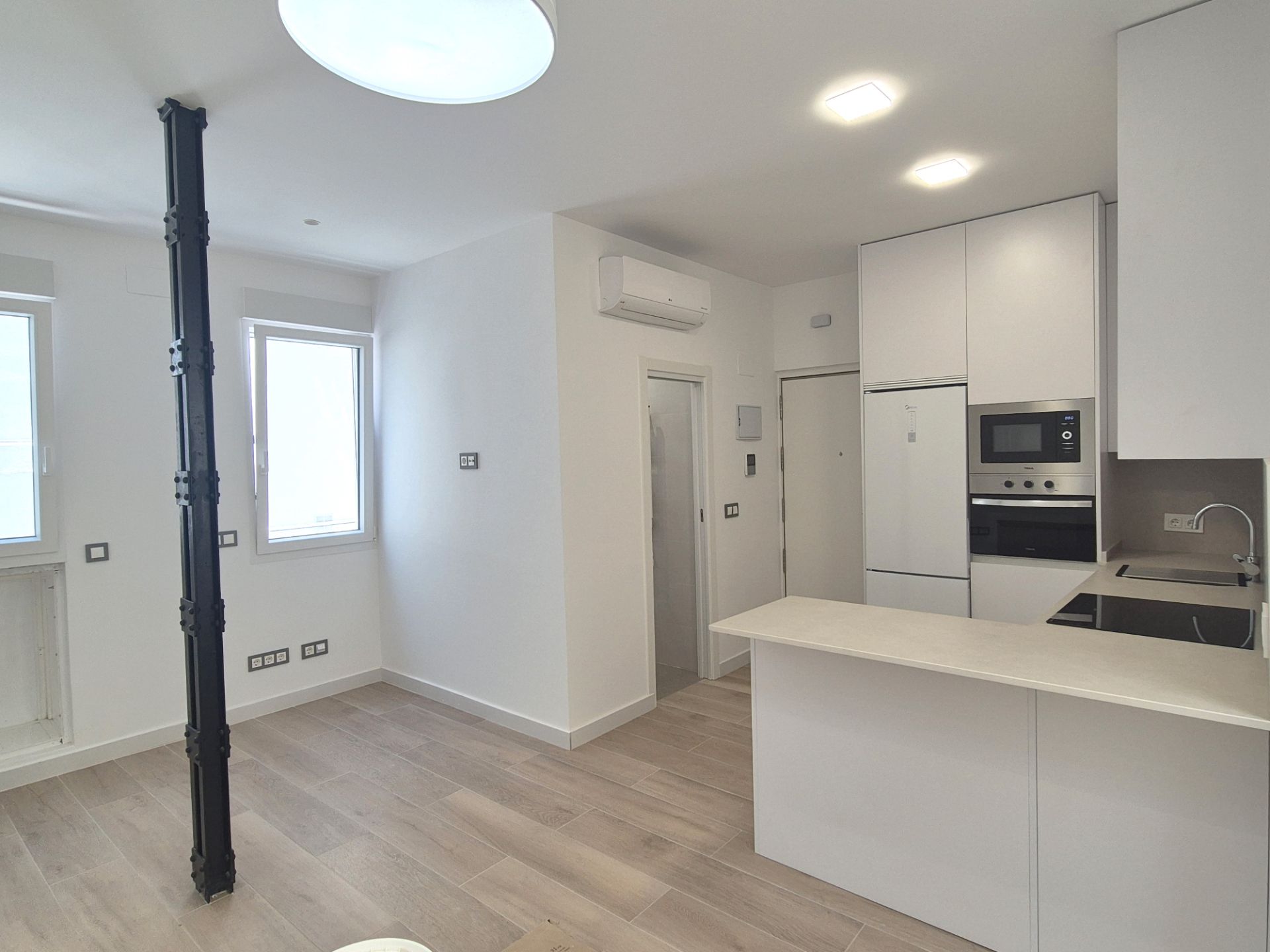 Kitchen of Study to rent in  Madrid Capital  with Air Conditioner, Heating and Oven
