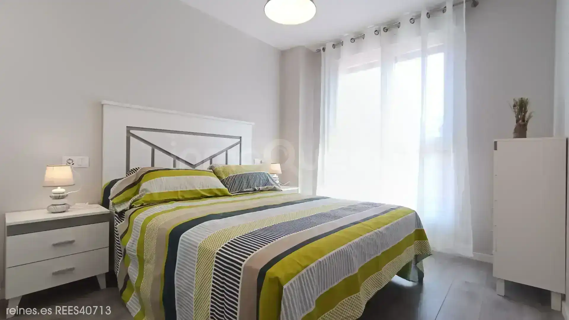 Habitación de Piso de alquiler en Oviedo  con Calefacción, Terraza y Amueblado