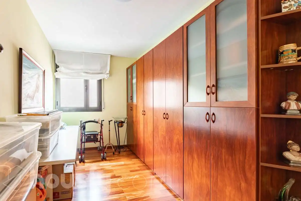 Habitación de Piso en venta en Esplugues de Llobregat con Aire acondicionado, Calefacción y Parquet