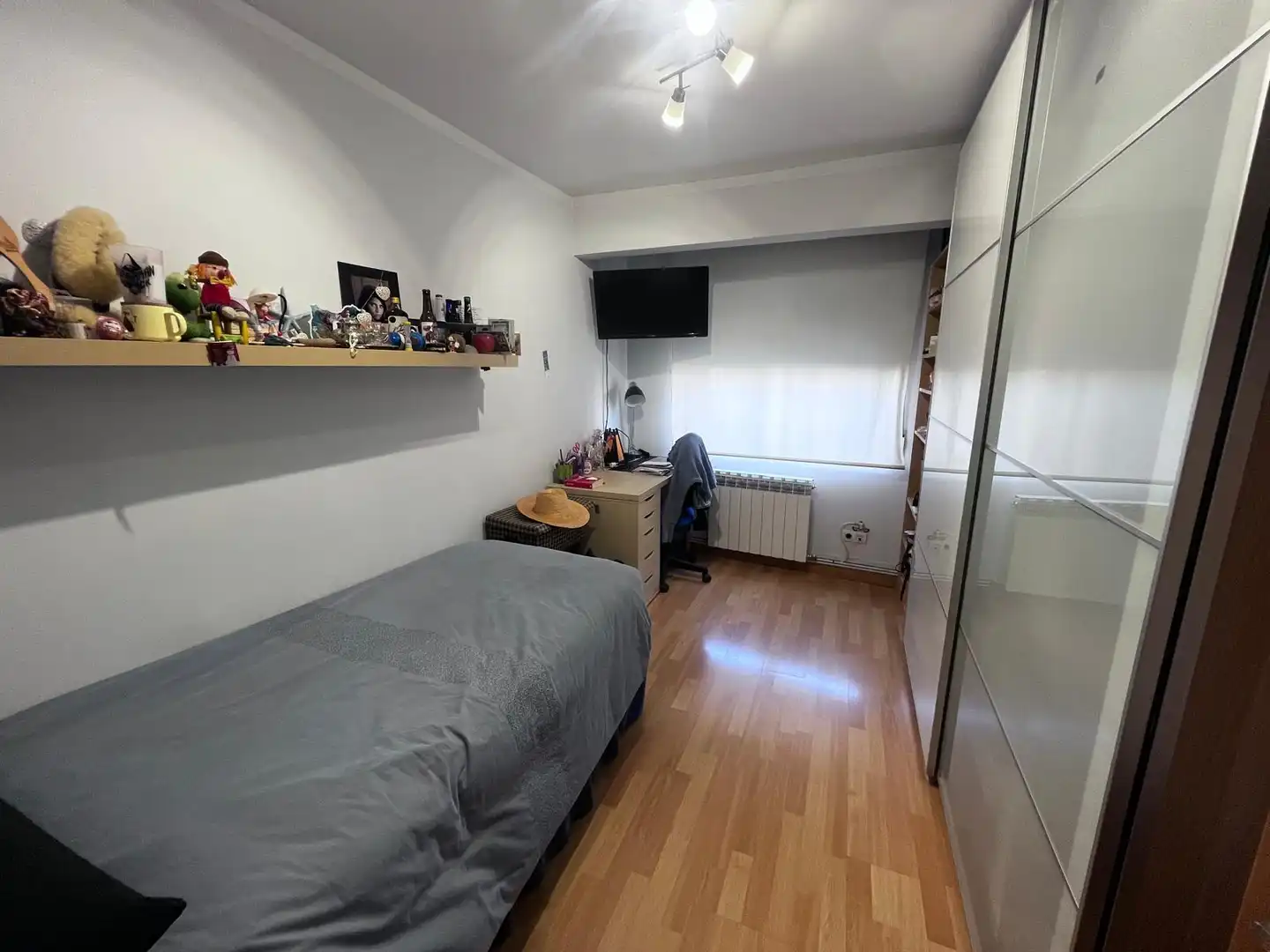 Bedroom of Flat for sale in Burgos  with Furnished