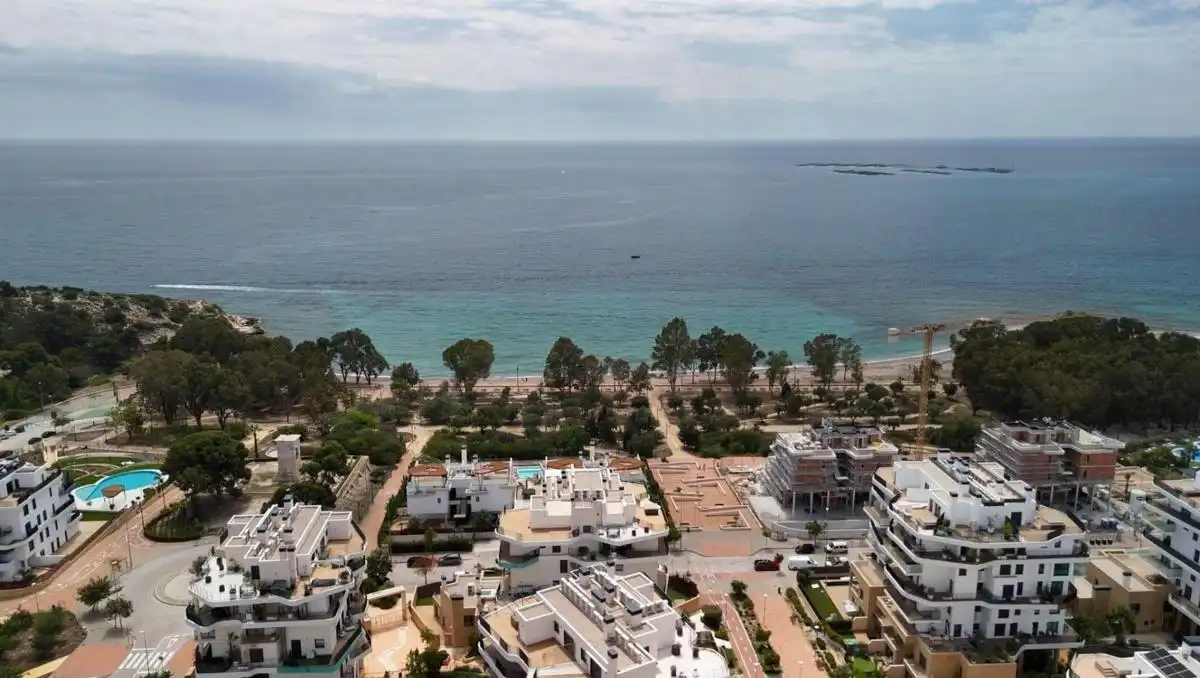 Vista exterior de Dúplex en venda en Villajoyosa / La Vila Joiosa amb Aire condicionat i Jardí privat