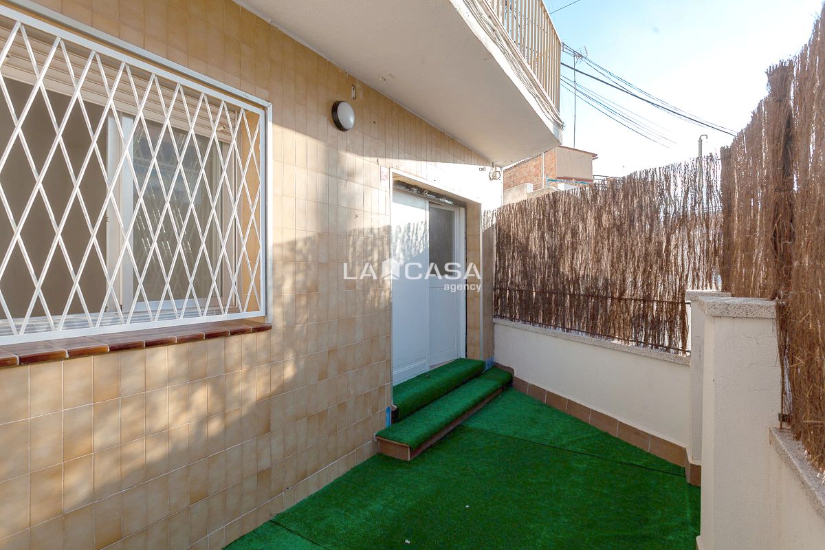 Vista exterior de Planta baixa en venda en Castelldefels amb Terrassa