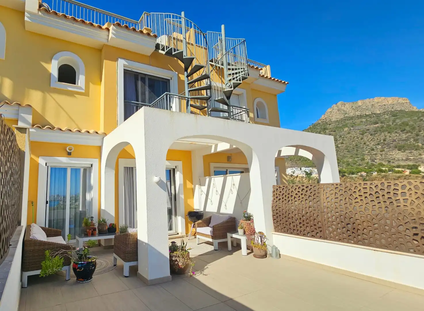 Vista exterior de Casa adosada en venta en Calpe / Calp con Aire acondicionado, Terraza y Amueblado