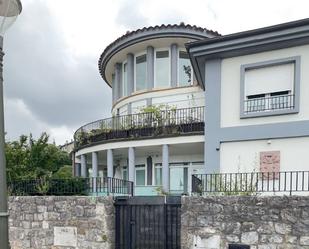 Exterior view of Single-family semi-detached for sale in Hondarribia  with Air Conditioner, Heating and Private garden