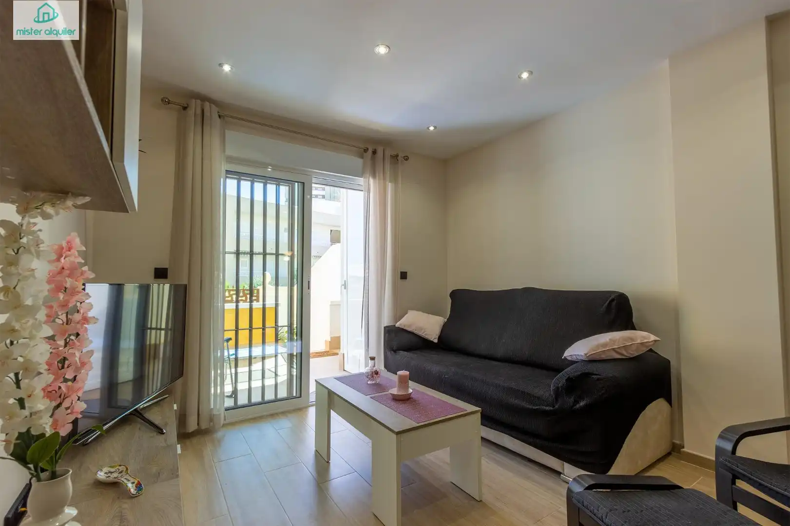 Habitación de Planta baja de alquiler en El Campello con Aire acondicionado, Calefacción y Jardín privado