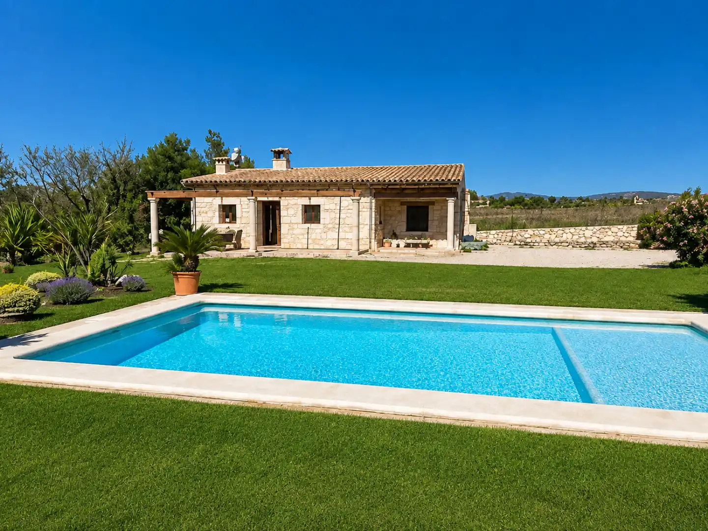 Schwimmbecken von Haus oder Chalet zur Miete in Lloret de Vistalegre mit Heizung, Privatgarten und Terrasse
