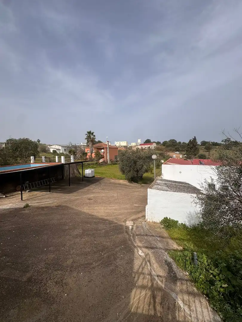 Vista exterior de Casa o xalet en venda en Mérida amb Aire condicionat, Calefacció i Jardí privat