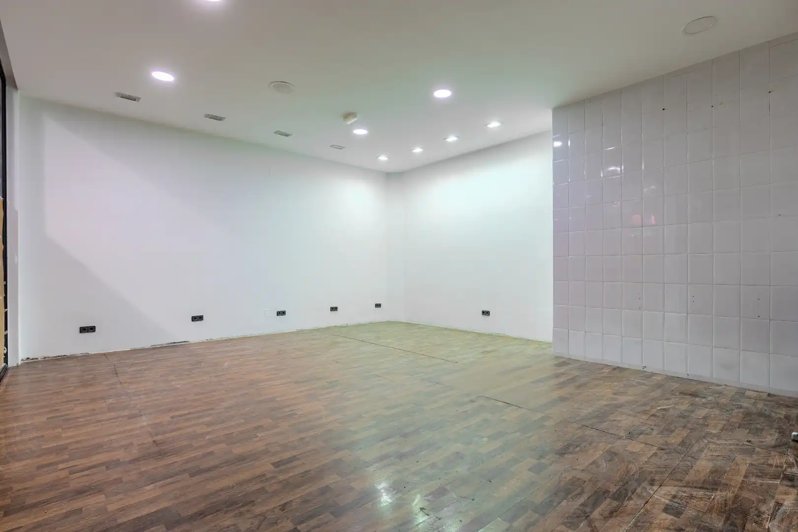 Commercial properties for sale in Fuenlabrada  with Air Conditioner, Parquet flooring and Alarm