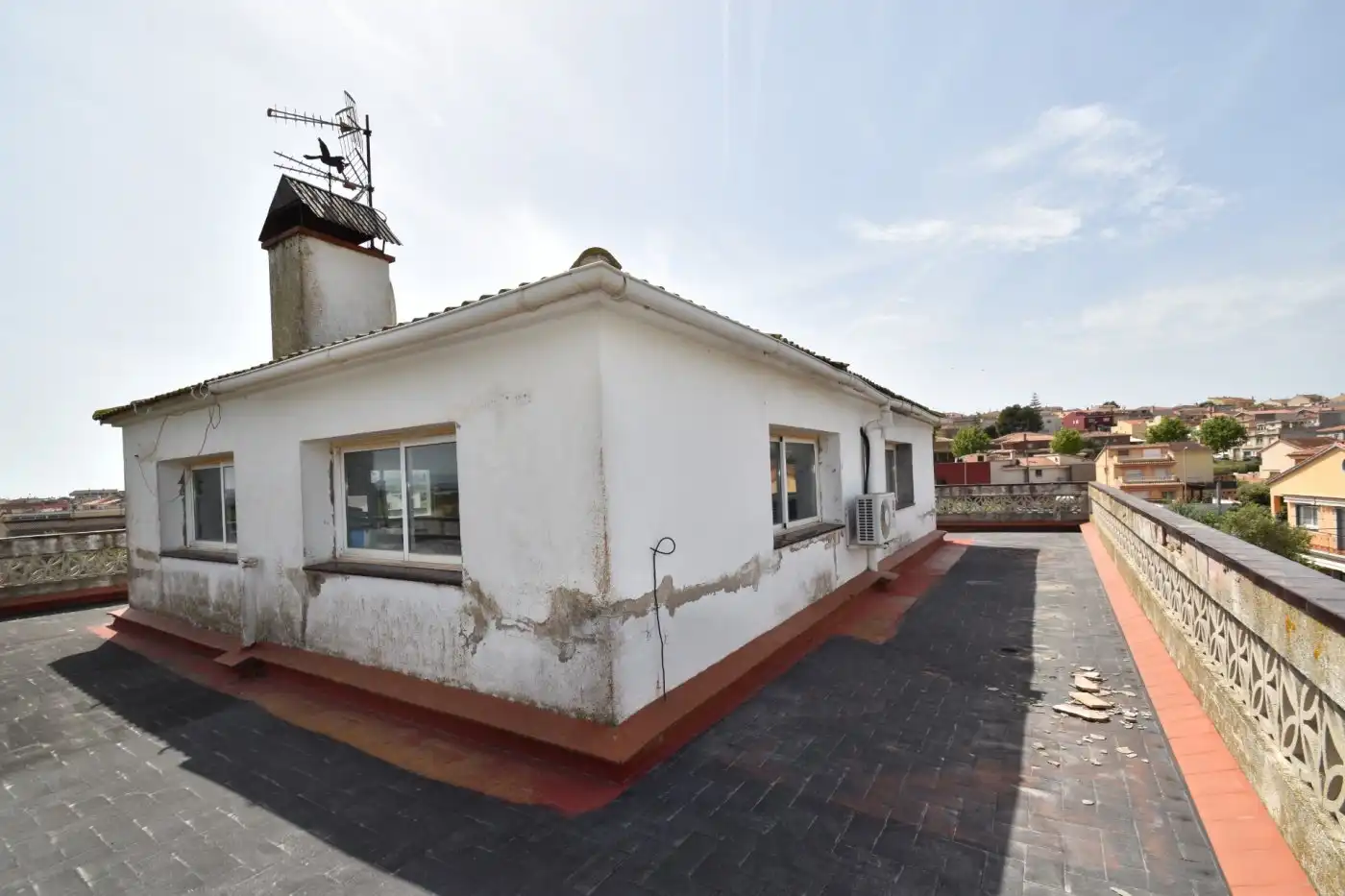 Exterior view of Country homes for sale in Vilanova i la Geltrú  with Terrace and Balcony