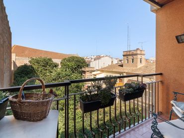 Flat with balcony for sale in Centre