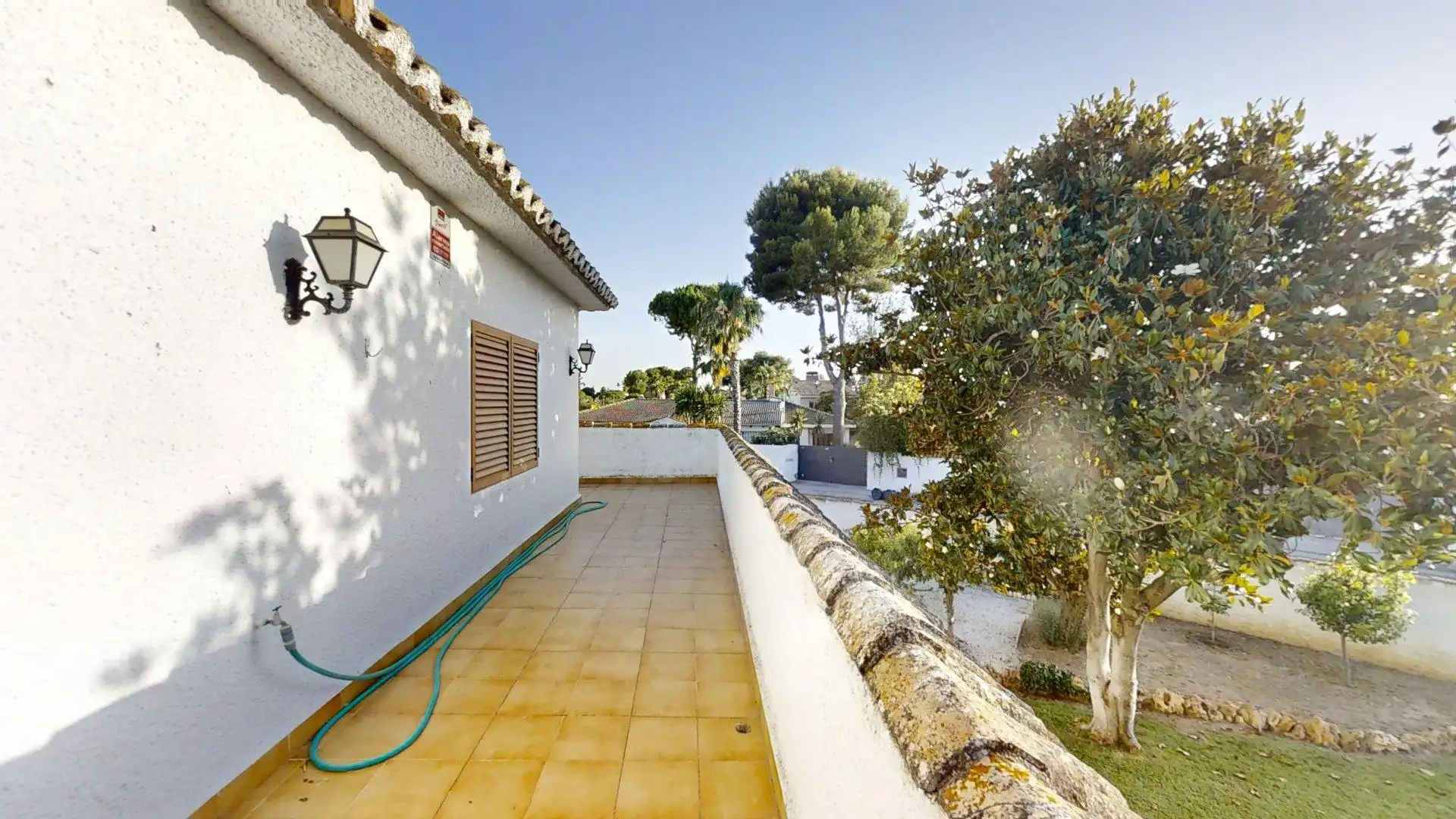 Vista exterior de Casa o xalet en venda en L'Eliana amb Aire condicionat, Calefacció i Jardí privat