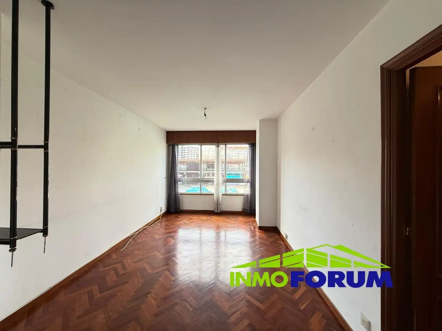 Sala d'estar de Pis en venda en A Coruña Capital  amb Traster