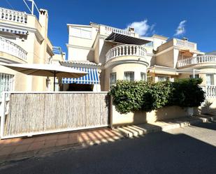 Vista exterior de Casa o xalet en venda en Orihuela amb Aire condicionat, Terrassa i Balcó