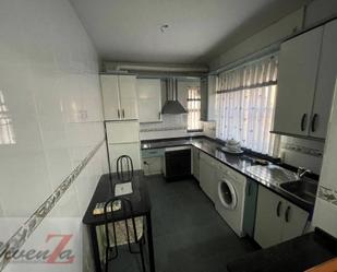 Kitchen of Flat for sale in Zamora Capital   with Heating and Furnished
