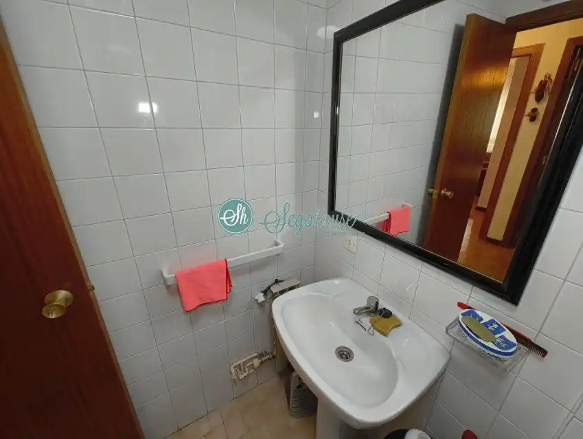 Bathroom of Flat for sale in Segovia  with Heating, Parquet flooring and Terrace
