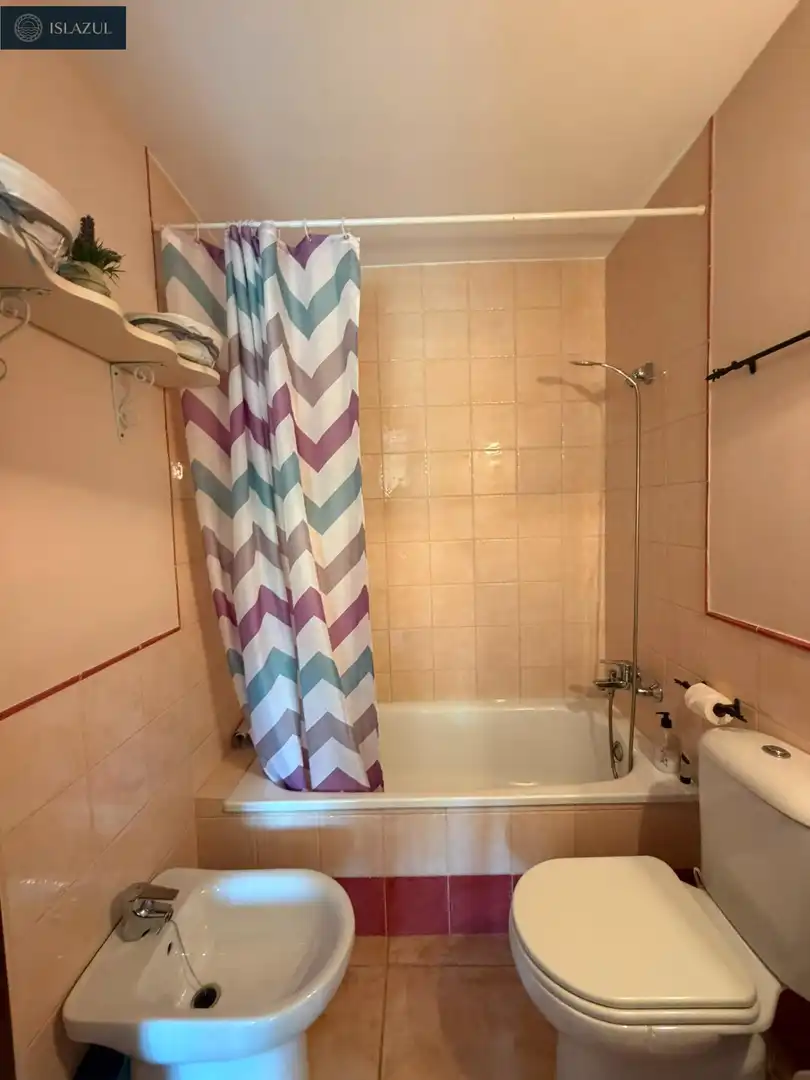 Badezimmer von Einfamilien-Reihenhaus zum Verkauf in Islantilla mit Privatgarten, Terrasse und Abstellraum