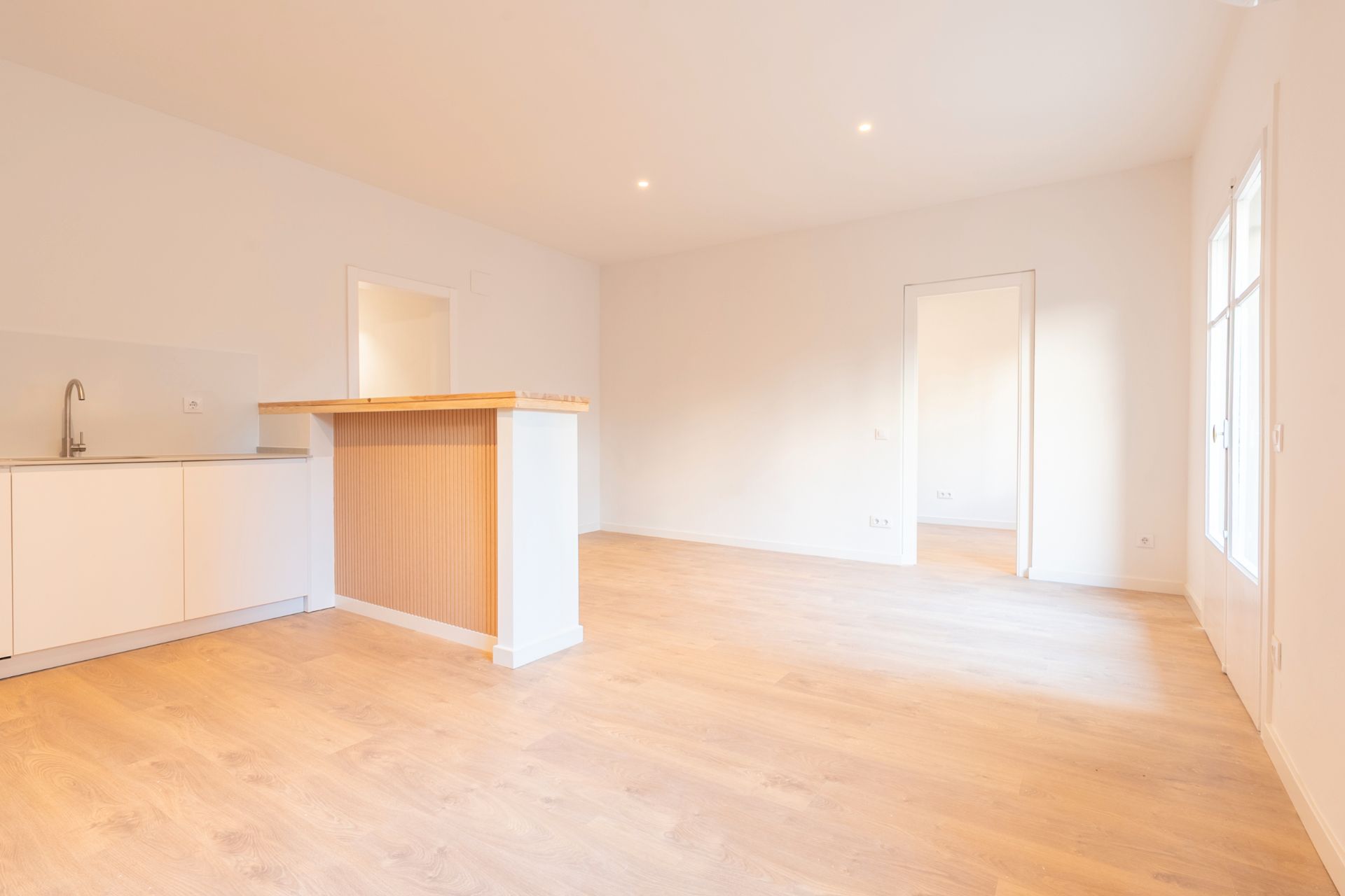 Exterior view of Flat for sale in  Barcelona Capital  with Air Conditioner, Heating and Parquet flooring