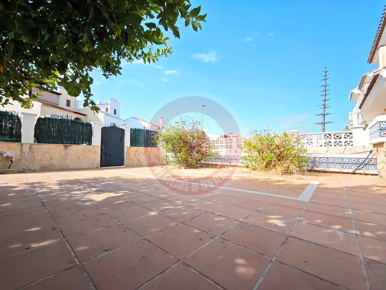 Vista exterior de Casa o xalet en venda en Vélez-Málaga amb Jardí privat i Terrassa