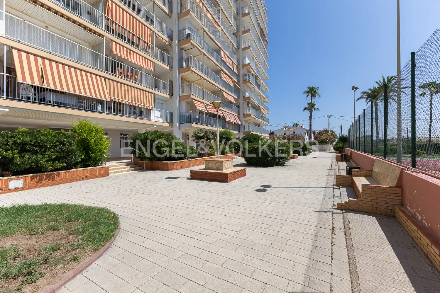 Vista exterior de Àtic de lloguer en Valencia amb Calefacció, Jardí privat i Balcó