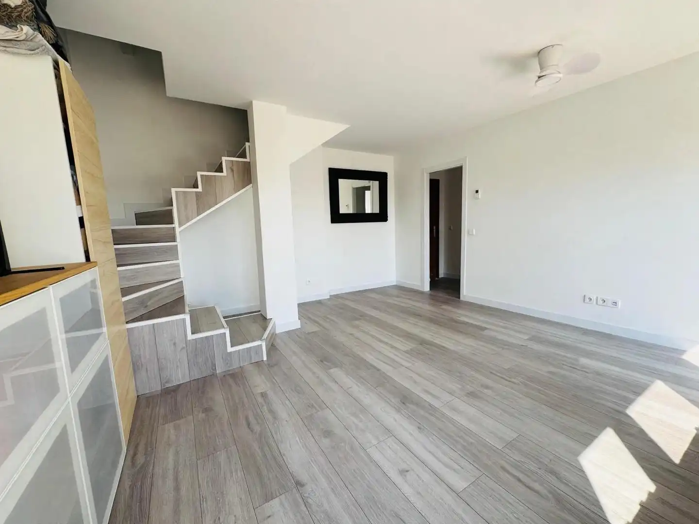 Maisonette zur Miete in Sevilla la Nueva mit Heizung, Ofen und Gemeinschaftspool