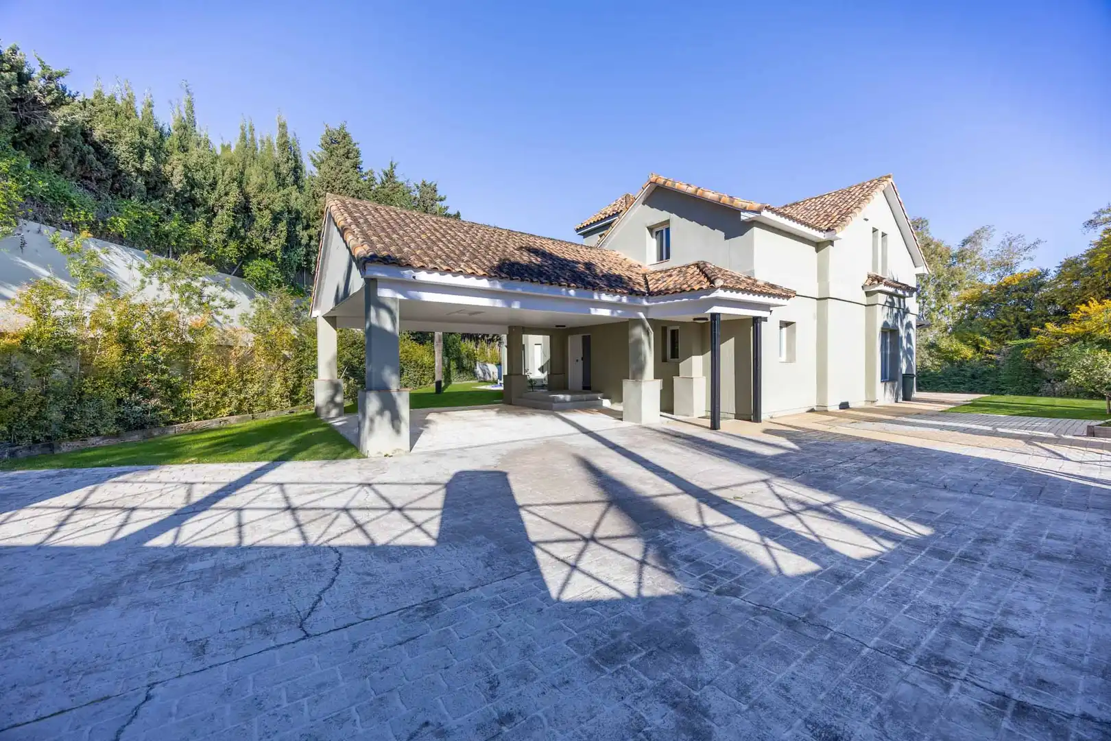 Vista exterior de Casa o chalet en venta en Sotogrande con Aire acondicionado, Jardín privado y Terraza