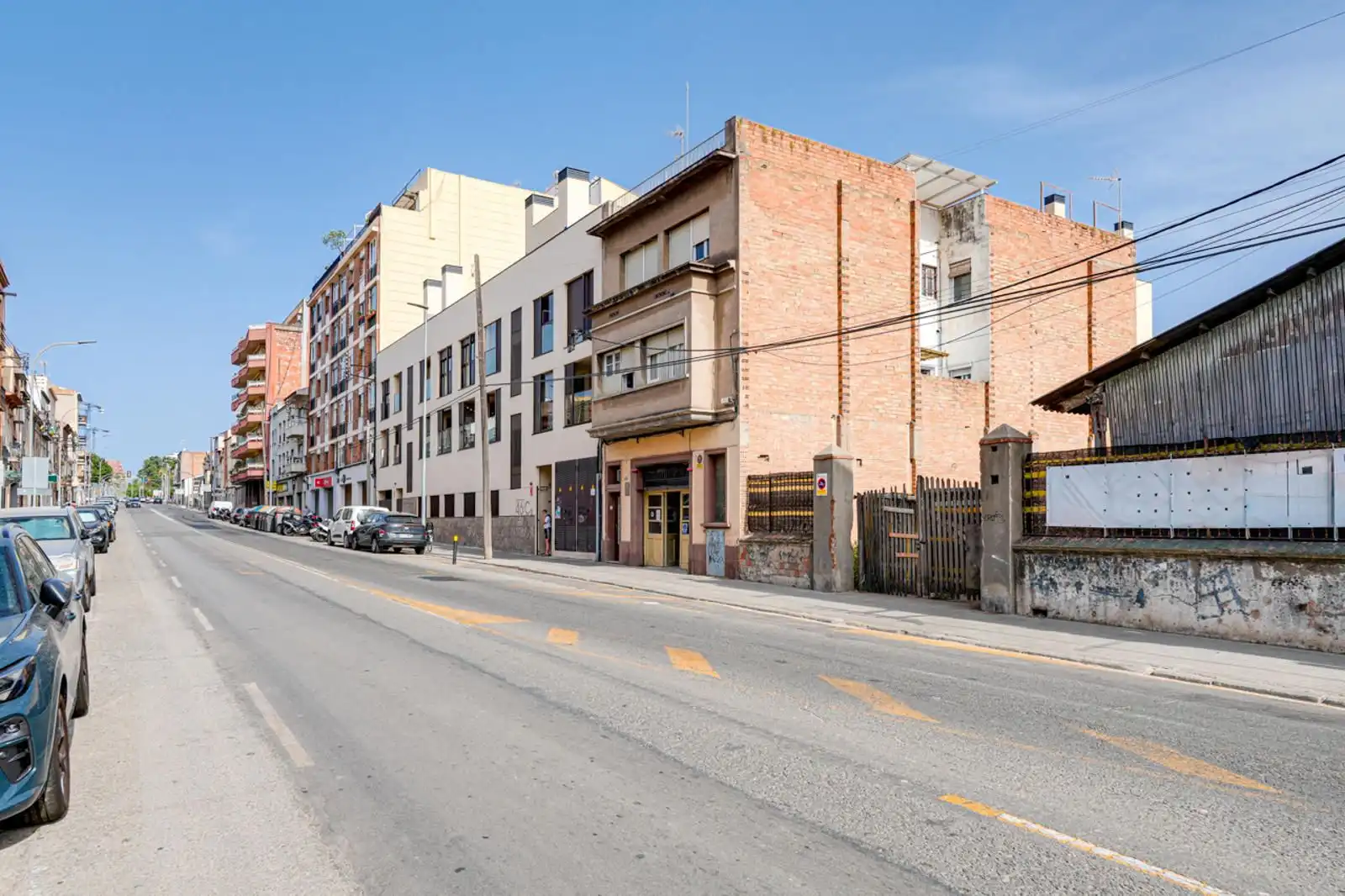 Vista exterior de Edifici en venda en Sant Feliu de Llobregat