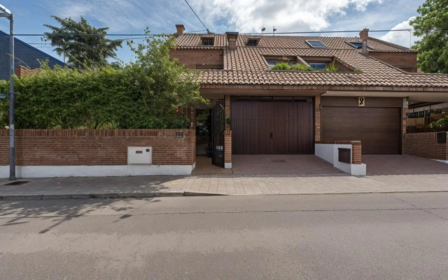 Casa aparellada amb piscina en venda a Avenida Europa, imagen 3