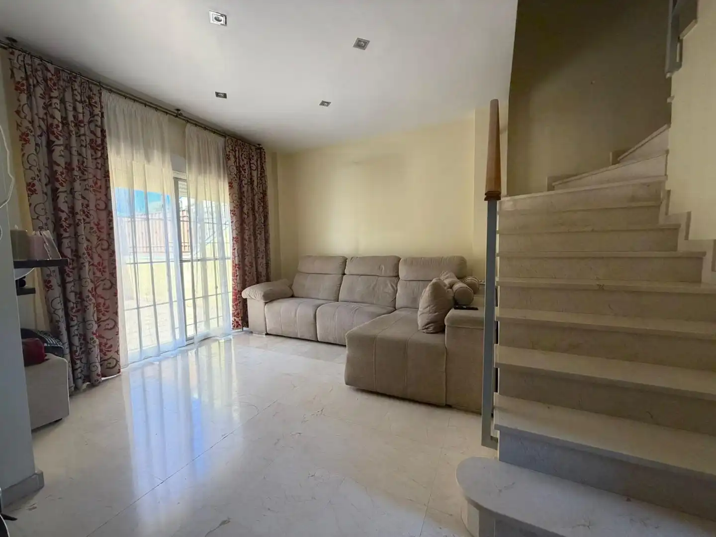 Living room of Houses for sale in Córdoba  with Air Conditioner, Private garden and Balcony