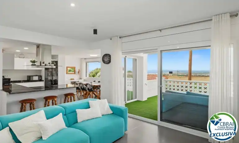 Sala de estar de Casa o chalet en venta en Roses con Aire acondicionado, Calefacción y Piscina