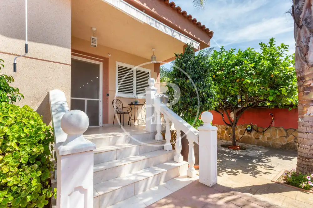Vista exterior de Casa o xalet en venda en Náquera amb Aire condicionat, Calefacció i Jardí privat