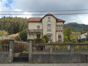 Vista exterior de Casa o xalet en venda en Viveiro amb Jardí privat, Terrassa i Traster