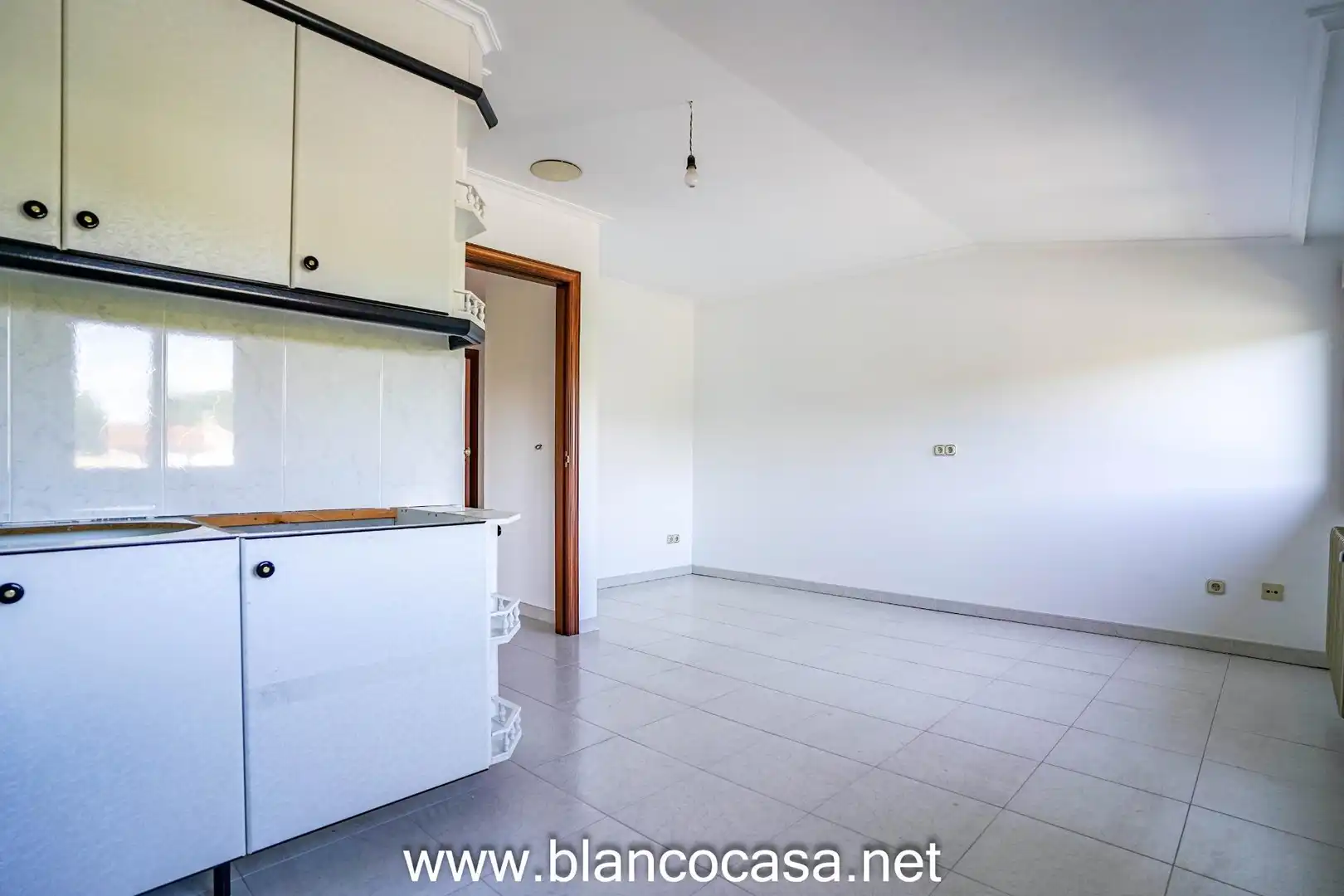 Cocina de Casa o chalet en venta en Carballo con Calefacción, Jardín privado y Trastero
