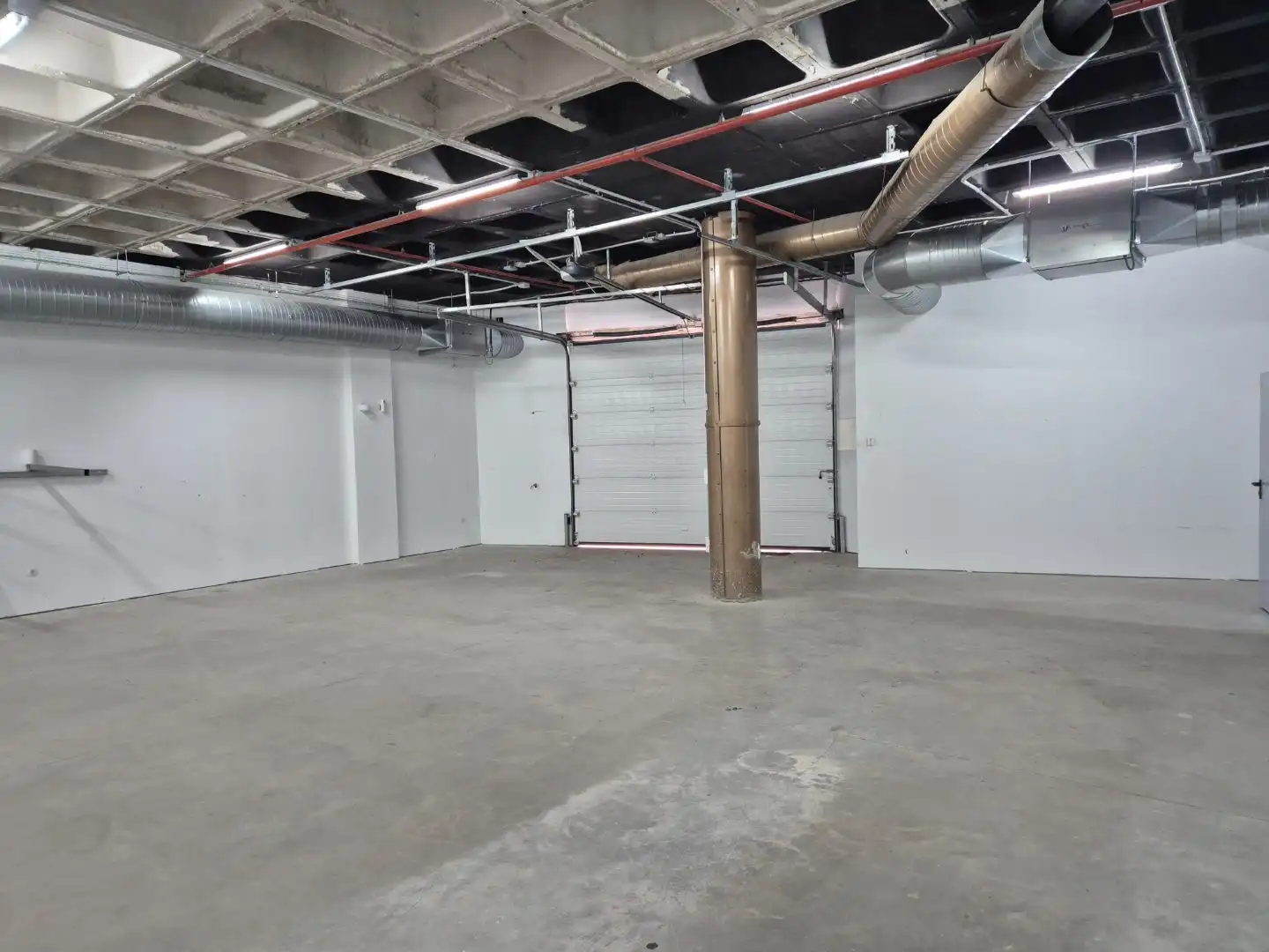 Commercial properties for rent in Utrera  with Air Conditioner and Alarm