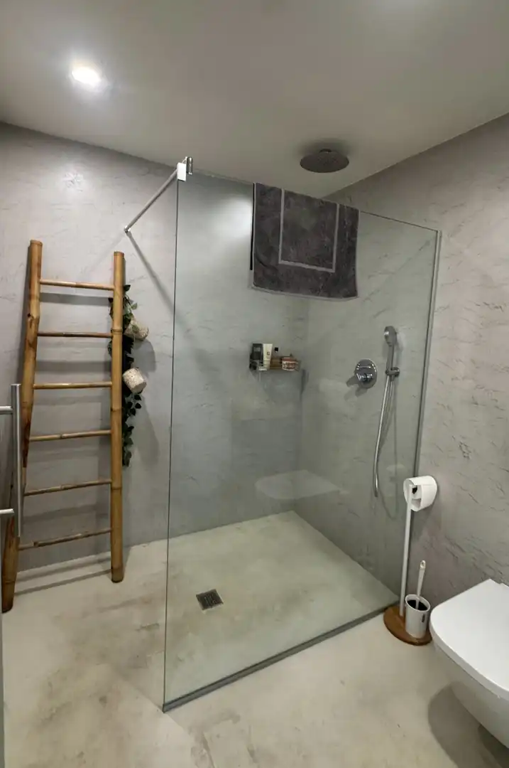 Bany de Apartament de lloguer en Marbella amb Aire condicionat, Piscina i Moblat