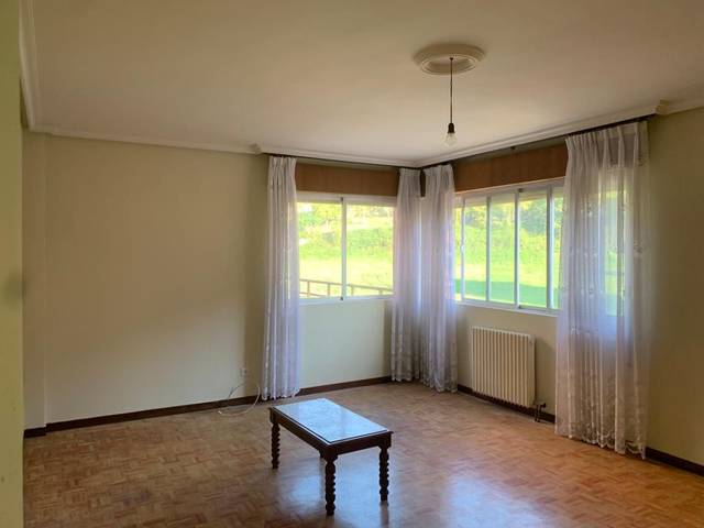 Piso en Venta en Calle de la Pola en Salas