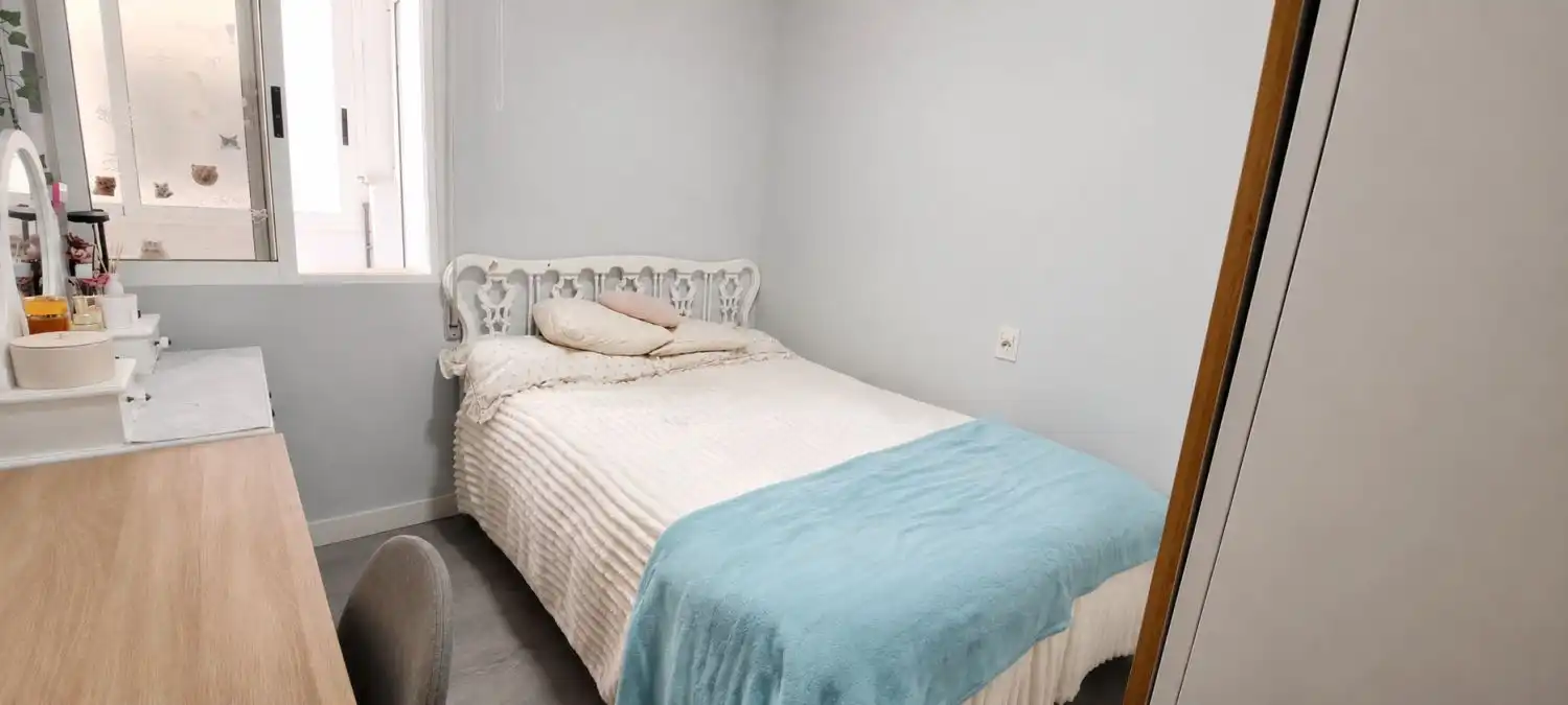Habitación de Piso en venta en Castellón de la Plana / Castelló de la Plana con Aire acondicionado, Calefacción y Terraza