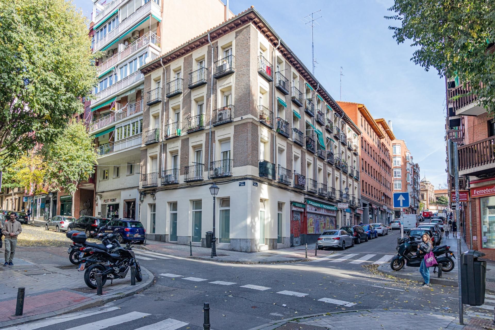 Exterior view of Attic for sale in  Madrid Capital  with Air Conditioner