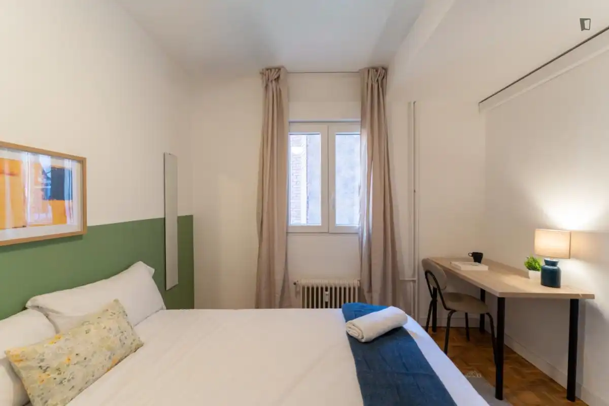 Bedroom of Apartments for share in Madrid  with Furnished, Oven and Washing machine