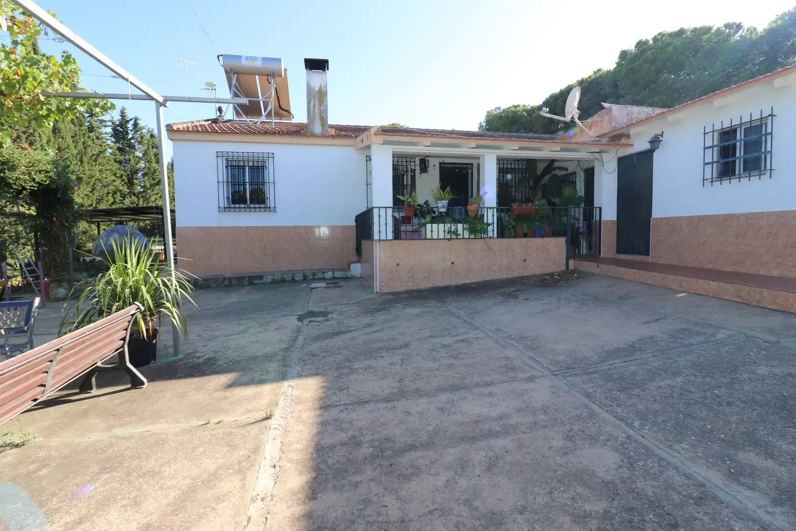 Vista exterior de Finca rústica en venda en Aljaraque amb Jardí privat, Piscina i Moblat