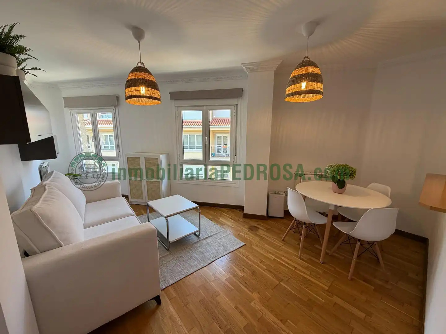 Wohnzimmer von Wohnungen zur Miete in Poio mit Heizung, Abstellraum und Möbliert