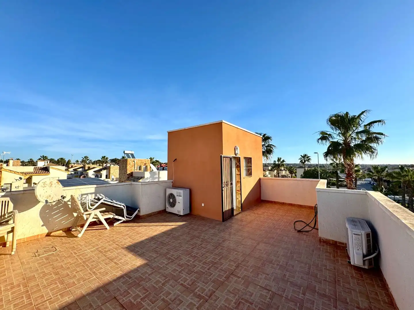 Terrasse von Haus oder Chalet zur Miete in Guardamar del Segura mit Klimaanlage, Privatgarten und Terrasse