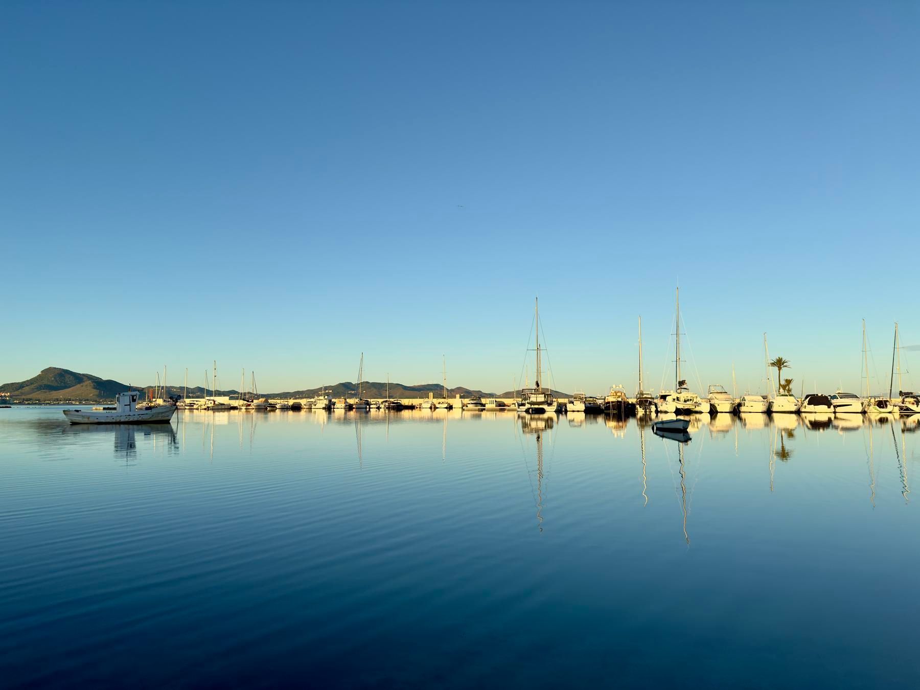 Vista exterior de Apartament en venda en La Manga del Mar Menor amb Terrassa, Moblat i Piscina comunitària
