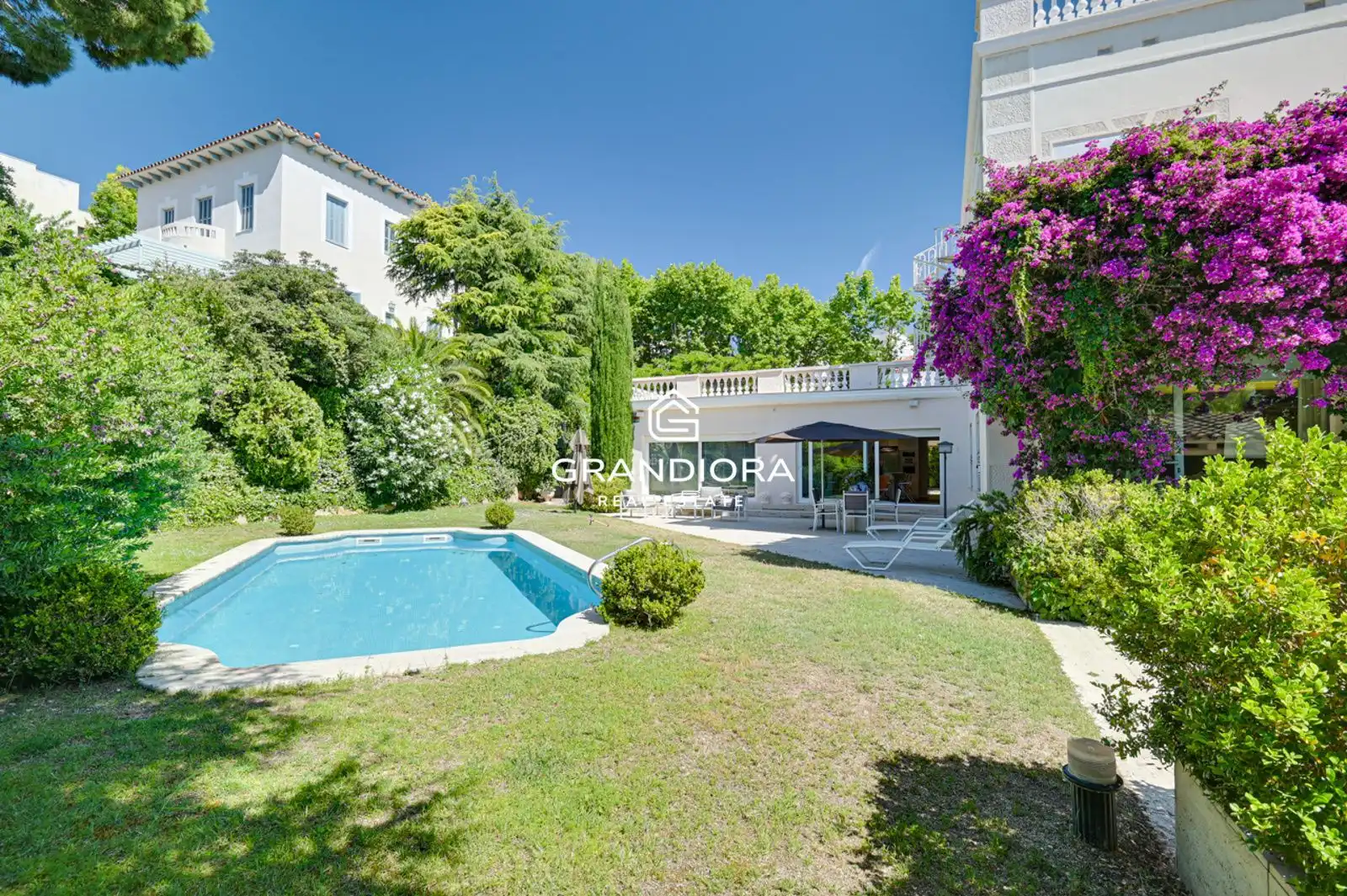 Garden of Houses for sale in El Masnou  with Air Conditioner, Terrace and Swimming Pool